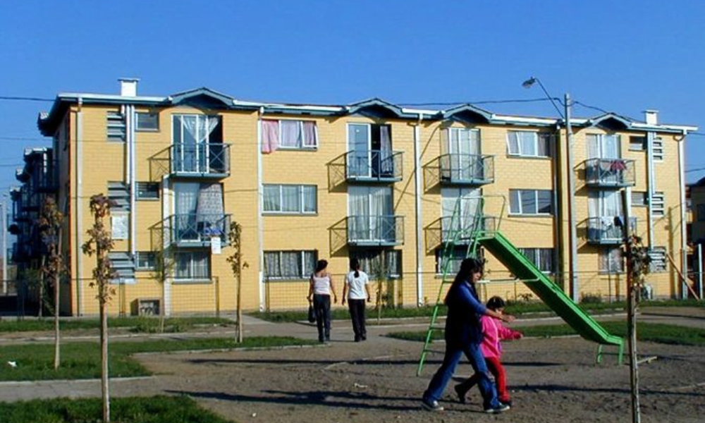 Acoger cuesta $600 mil y la subvención es de $150 mil: El déficit habitacional invisible que frena a las familias de acogida en Chile