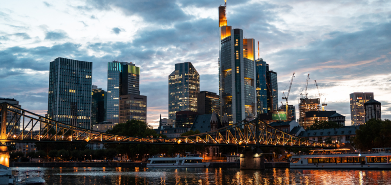 Caen precios de viviendas en Alemania y aumentan los arriendos