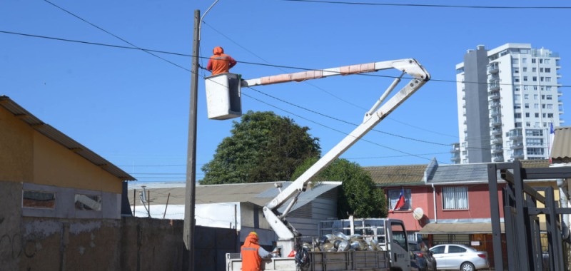 Municipio viñamarino mejorará iluminación en la comuna