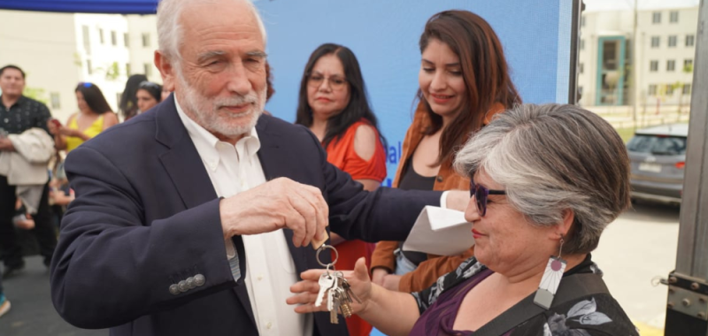 Minvu entrega 804 viviendas en Puente Alto