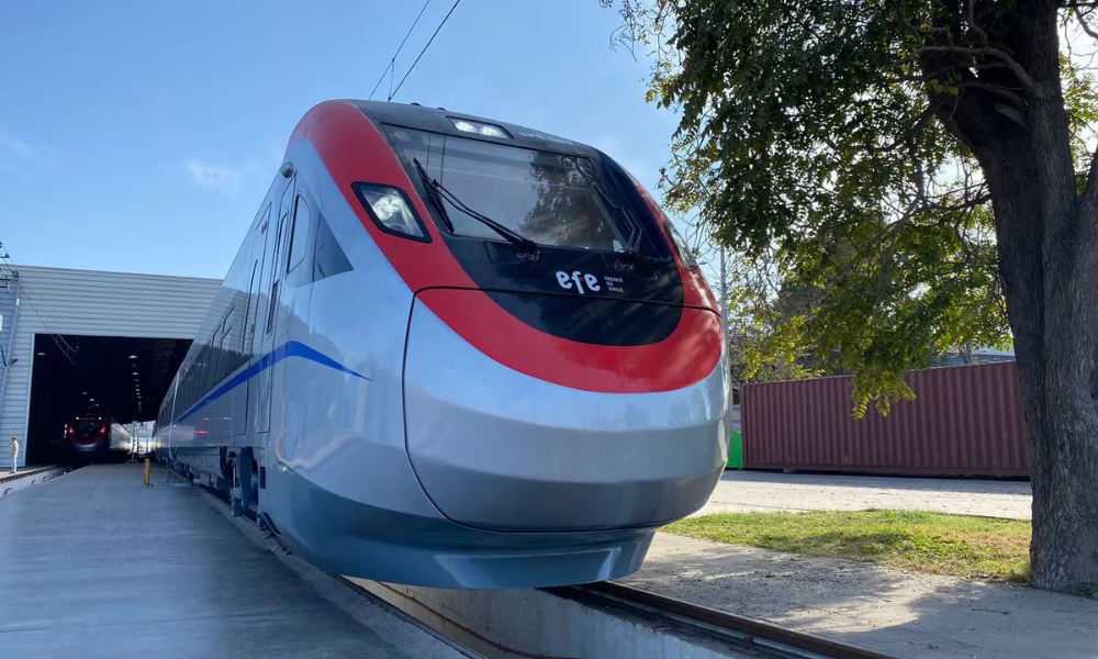 EFE inicia operaciones del tren más rápido y moderno de Sudamérica