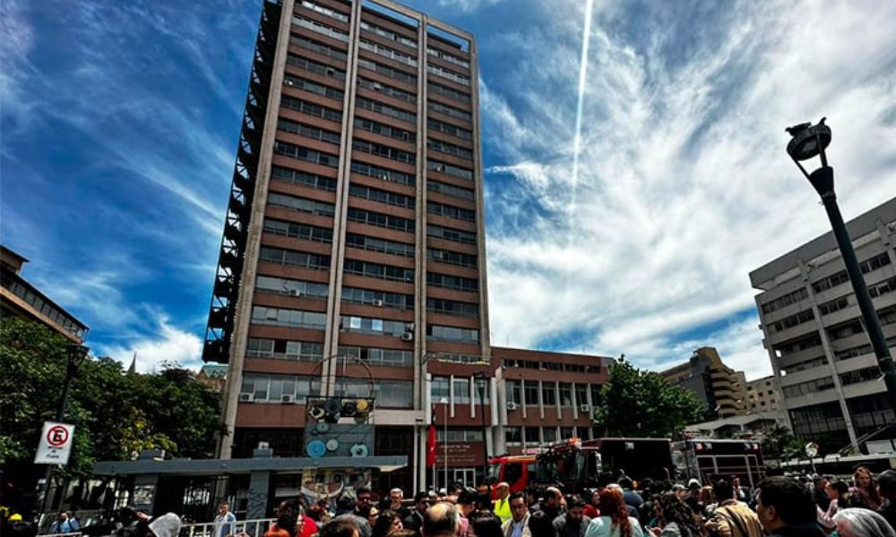 DOM oficia al Minvu y GORE de Valparaíso por permisos atrasados en Edificio Esmeralda: Exigen abandono inmediato de los trabajadores