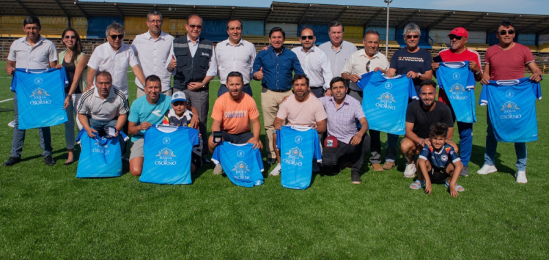Estadio Parque Schott de Osorno estrena su nueva cancha de pasto sintético