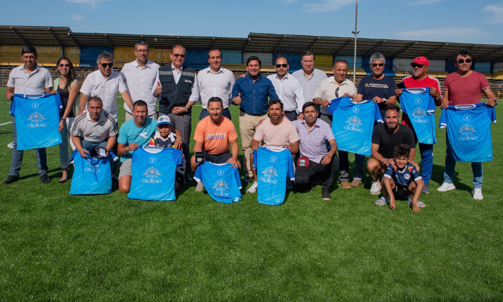 Estadio Parque Schott de Osorno estrena su nueva cancha de pasto sintético