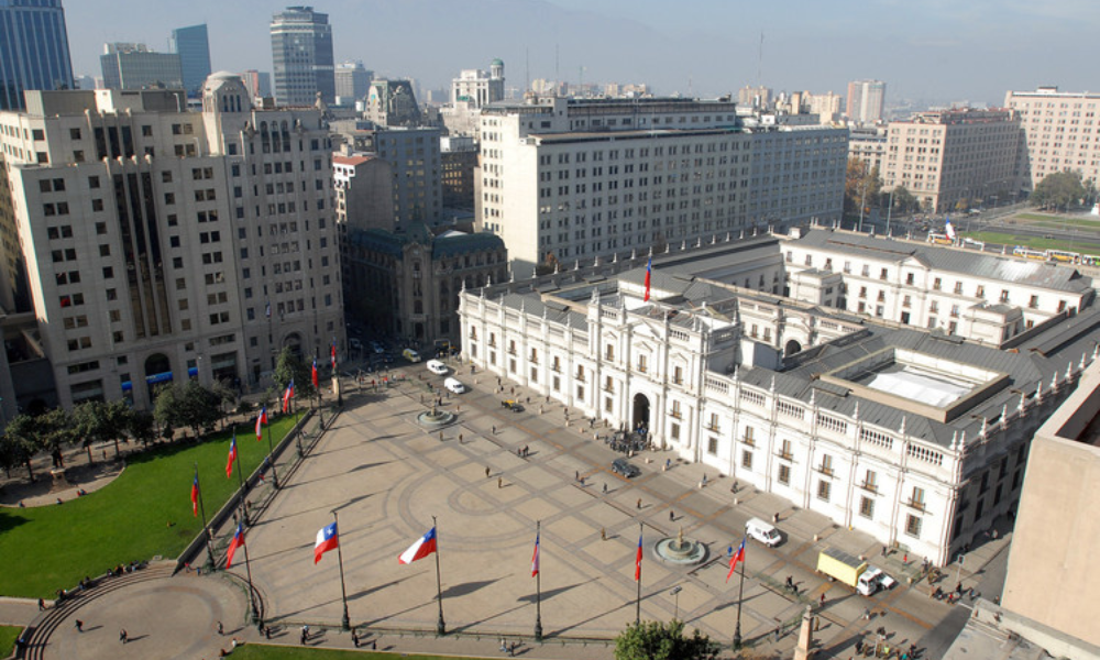 Desde patrimonio inmobiliario a austeridad: El debate que abrió Kast por decisión de vivir en La Moneda