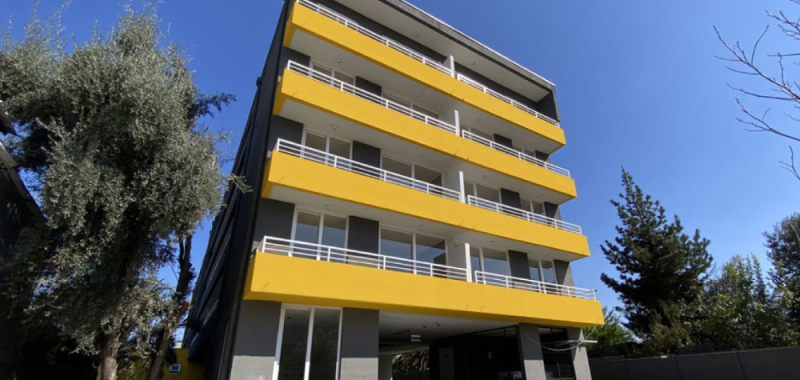 ¿Qué estrategias de ventas aplica la Inmobiliaria Ausdauer para diferenciarse de la competencia?