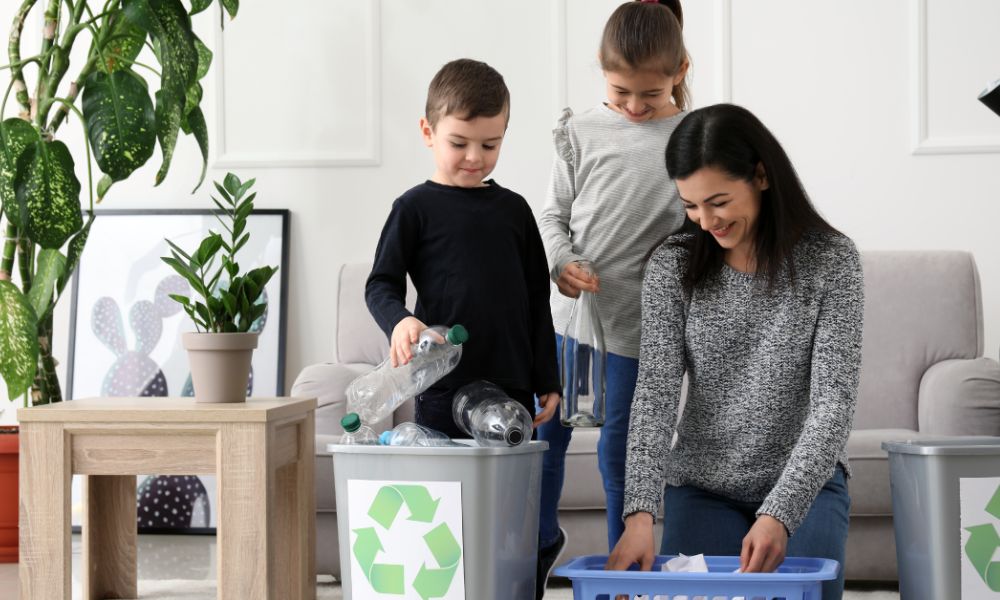 Personas que reciclan su basura en el hogar caen de un 57% a 53%