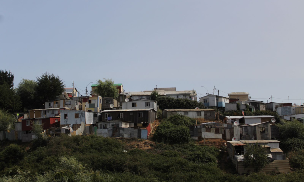 Las regiones de Valparaíso y Biobío presentan el mayor número de campamentos en Chile