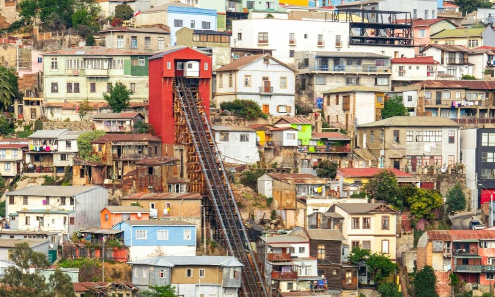 Senadores de Valparaíso presentaron iniciativa que busca facilitar la reparación de emblemáticos ascensores de la ciudad