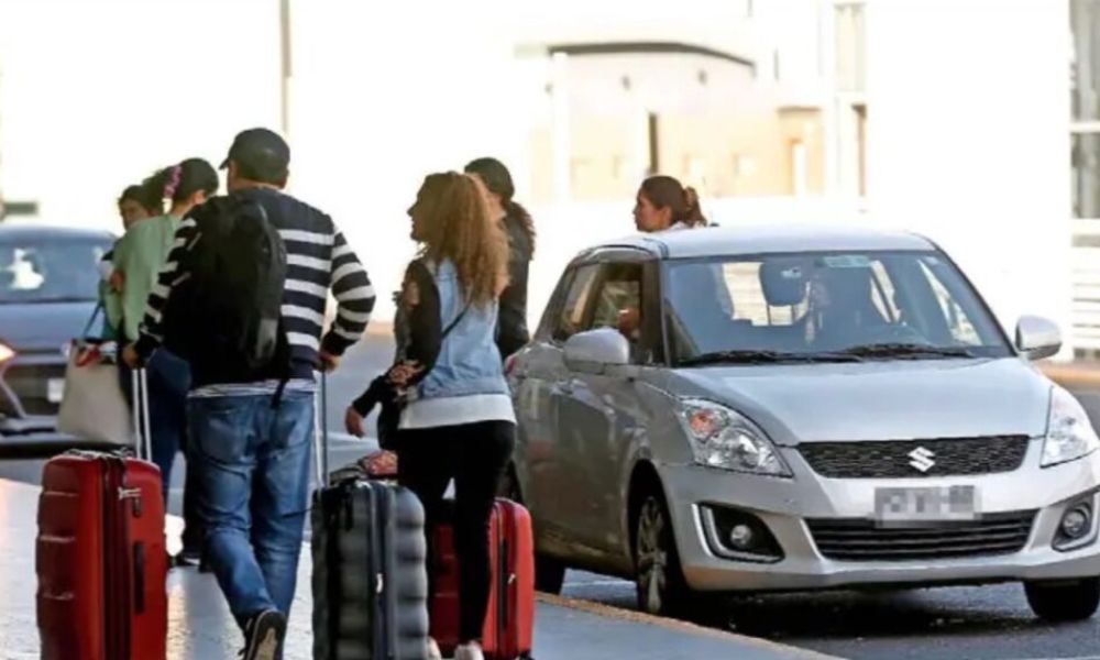 Ciudad: Avanza proyecto de Ley que endurece sanciones contra “taxistas piratas” del aeropuerto