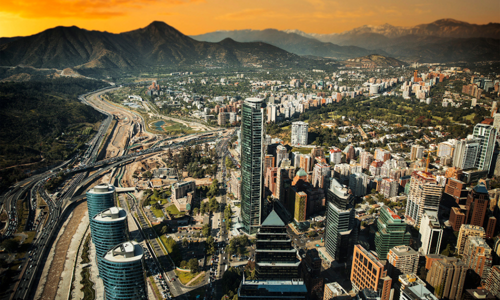 Mercado inmobiliario corporativo en Santiago mantiene crecimiento y nuevos arriendos se destacan