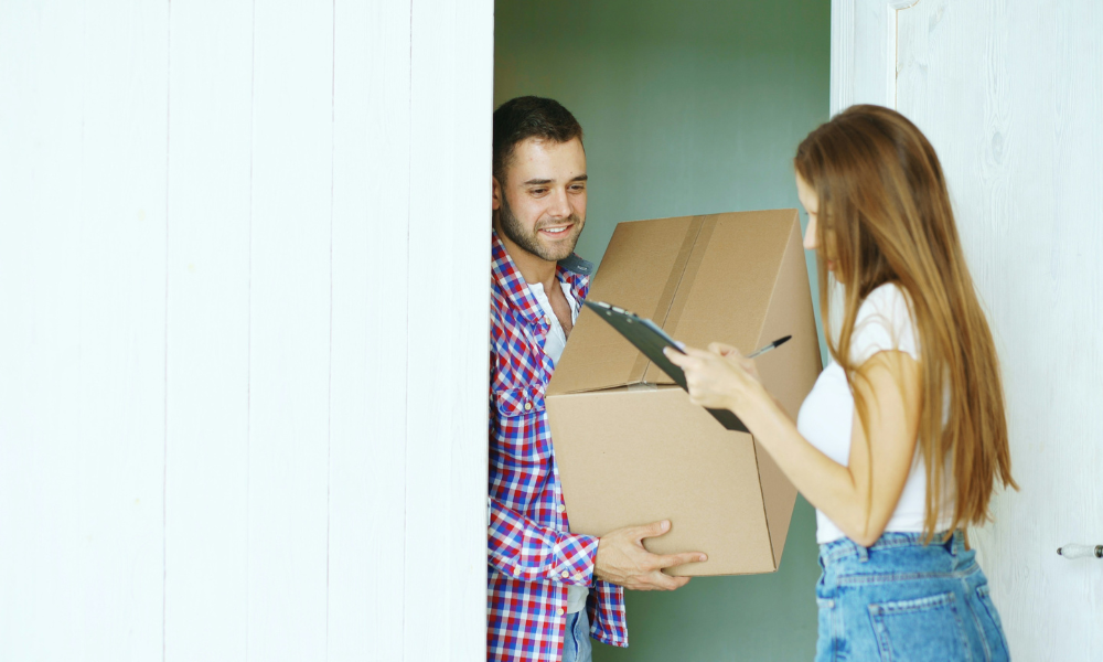 Edificios se reorganizan ante el aumento récord de entregas por comercio online