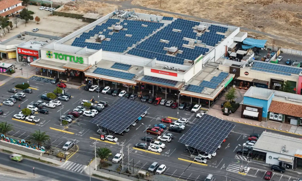 Energía solar avanza en regiones: centro comercial de O’Higgins logra cubrir 41% de su consumo con generación propia