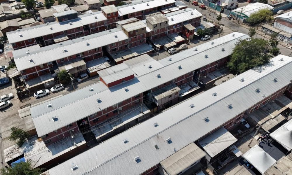 La Pintana elimina asbesto de emblemático condominio social