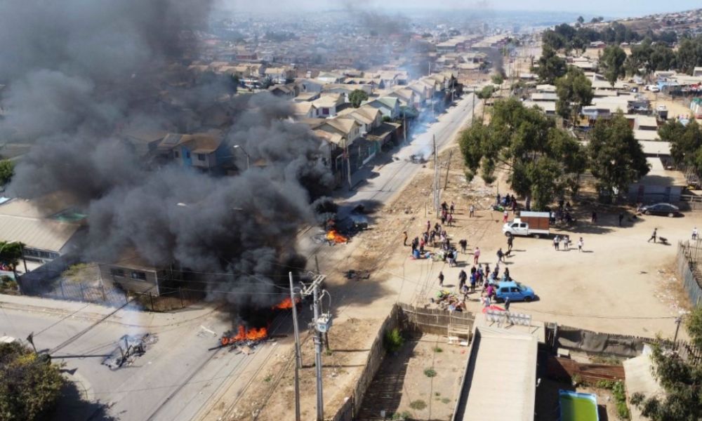 Con incidentes, barricadas y recursos de protección, se realizó el desalojo parcial de megatoma de San Antonio