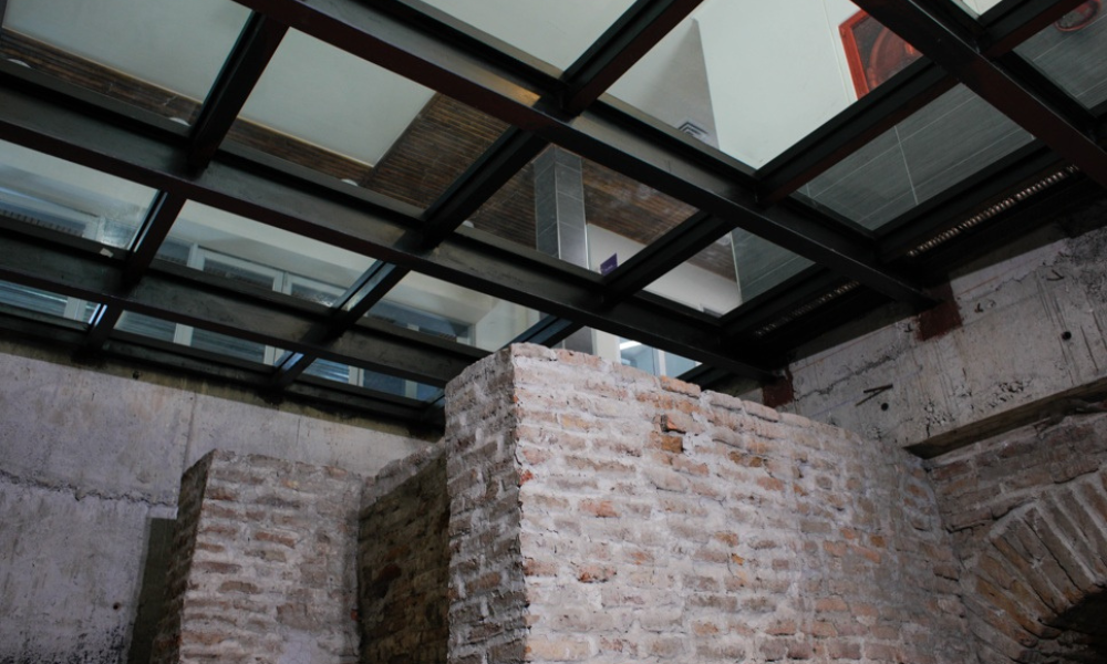 Rescatan hallazgo arqueológico en construcción de nuevo CESFAM en Santiago