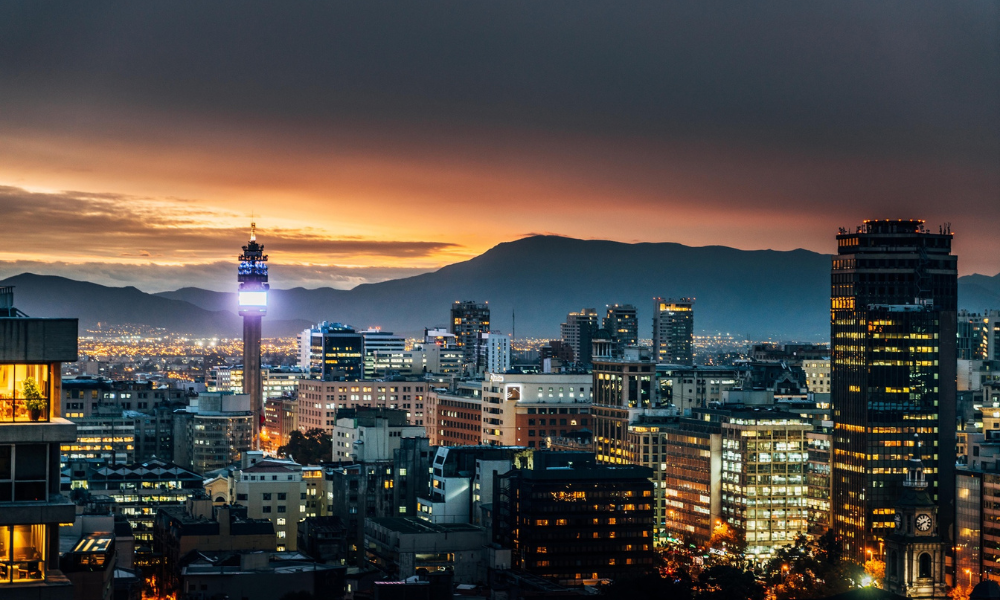 El 84% de las organizaciones prioriza la eficiencia de costos mientras la IA redefine el mercado