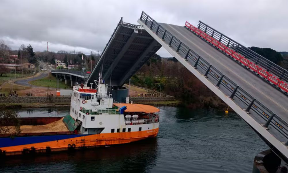 Otro round: Constructora del polémico puente Cau Cau en Valdivia demanda nuevamente al Fisco