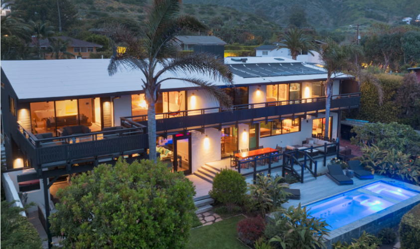 Orlando Bloom se despide de su refugio en Malibú a un precio millonario