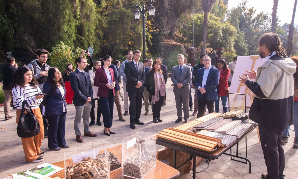 Ministerio del Medio Ambiente celebra el Día de la Tierra con innovador piloto tecnológico para identificar vertederos, áridos ilegales, y aprovechar los residuos de la construcción en Chile