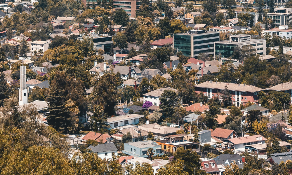 Peñaflor y Lo Barnechea lideran alzas de precios en un mercado de casas que sigue expandiéndose