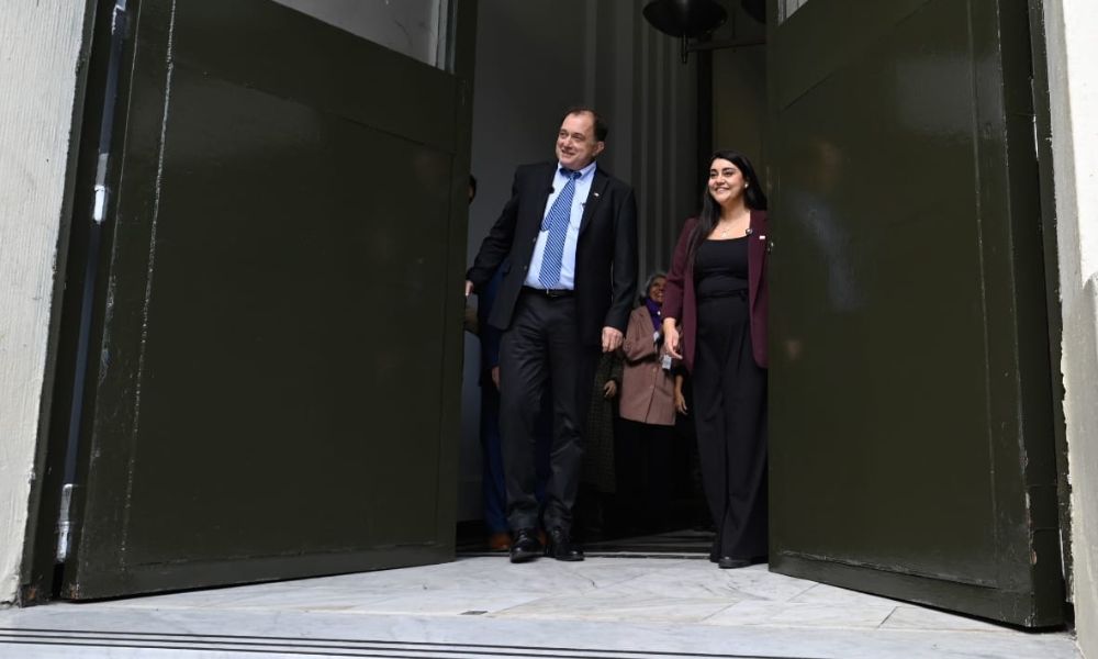 MINVU reabre su acceso histórico por Alameda y recupera su hall patrimonial