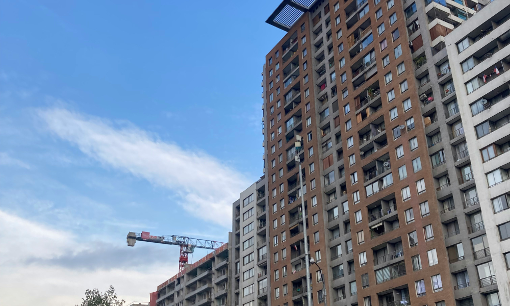 Solo el 1% de las zonas de la RM concentra una alta cantidad de departamentos en arriendo