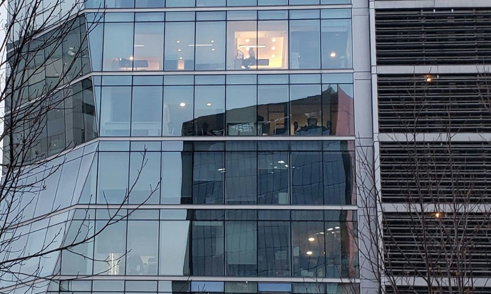 Vacancia de oficinas premium cae a 9,5% en Santiago y marca su nivel más bajo desde antes de la pandemia