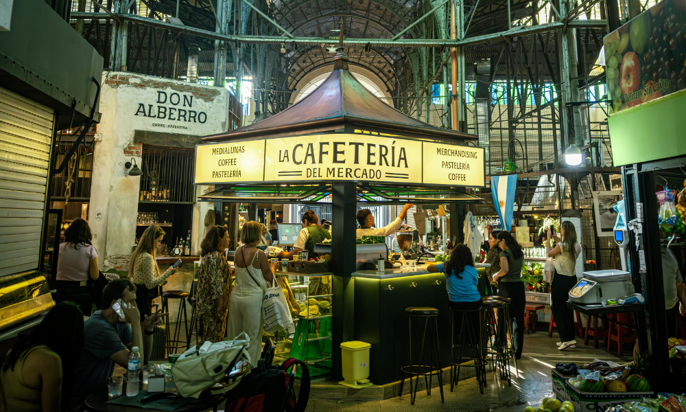 Food-first travel: La gastronomía como destino que ganan protagonismo entre los chilenos