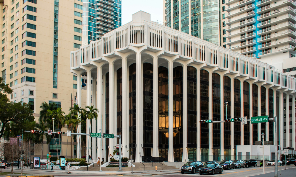 El fenómeno Brickell: arriendos de oficinas en Miami alcanzan valores similares a Manhattan y la vacancia cae al 5%