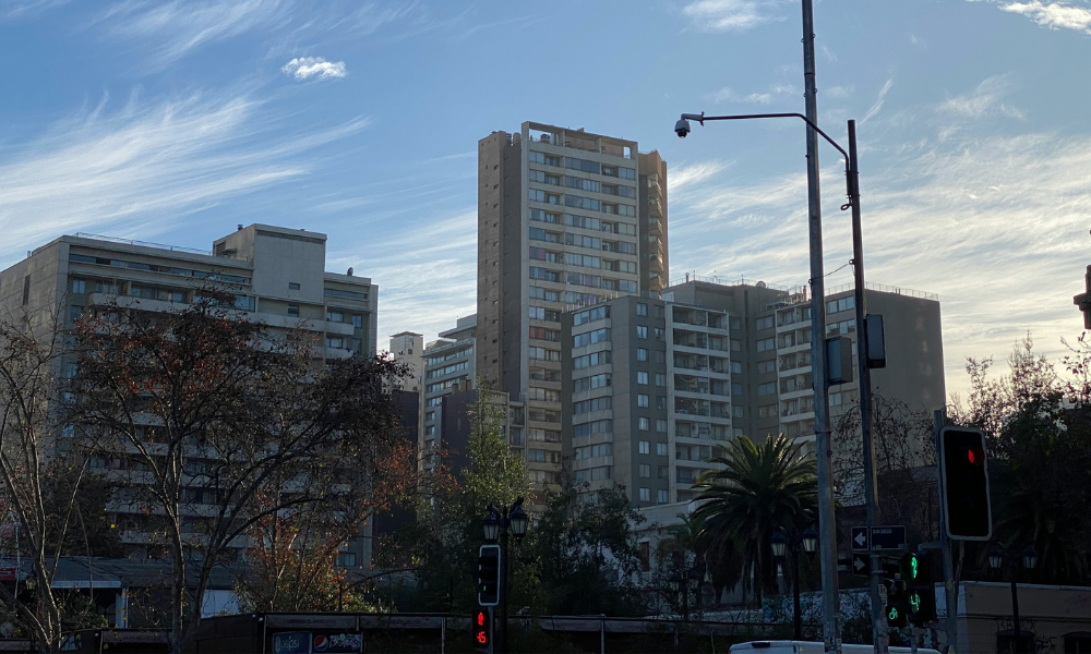 En Chile, 4 de cada 10 hogares que arriendan pagan más de un 30% de sus ingresos en arriendo