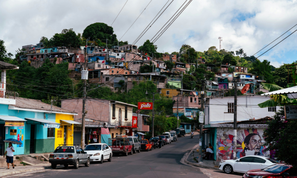 El Salvador: Construcción crece 24,4%, mientras persisten brechas de vivienda y acceso al financiamiento