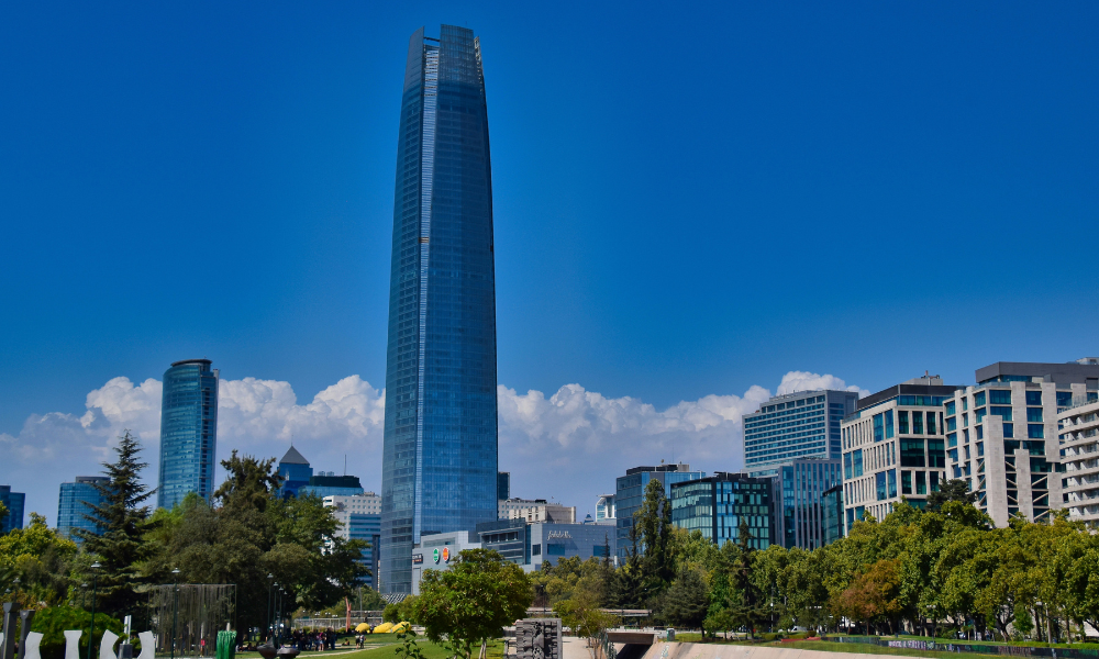 Los países mejor evaluados para vivir en 2026: Chile queda en el puesto 51 y Uruguay lidera en Sudamérica