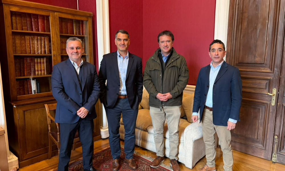 Presupuesto 2027: ADVS se reúne con senador Macaya para abordar el impacto en la agenda habitacional