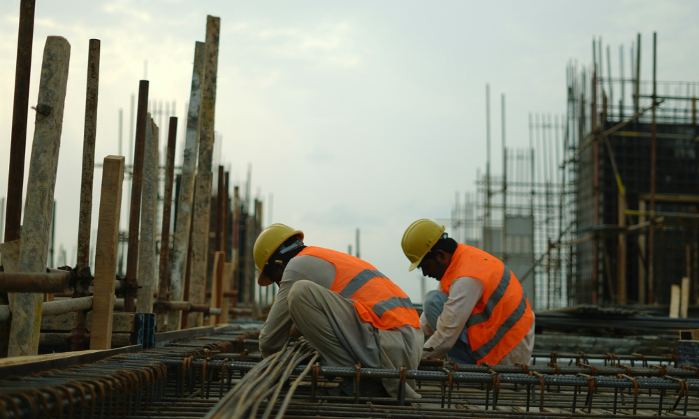 Desempleo llega a 9,8%, mientras el empleo crece en construcción y actividades inmobiliarias